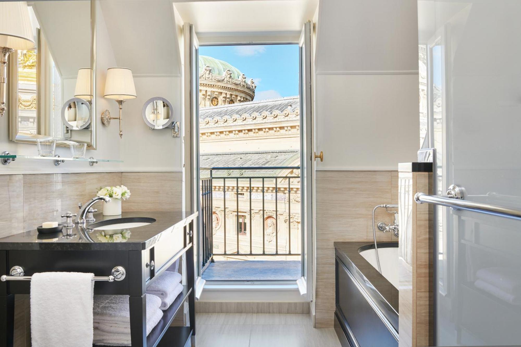 Classic King Room with Balcony and Opera View